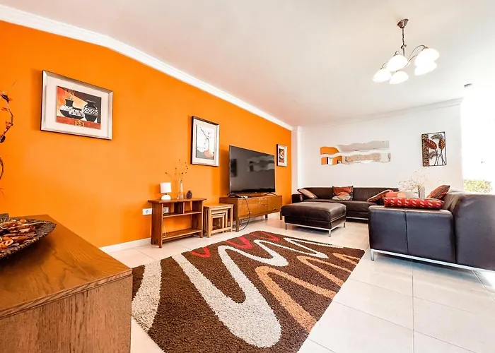 Townhouse With Ac In Callao Salvaje, Sonia, Cs148