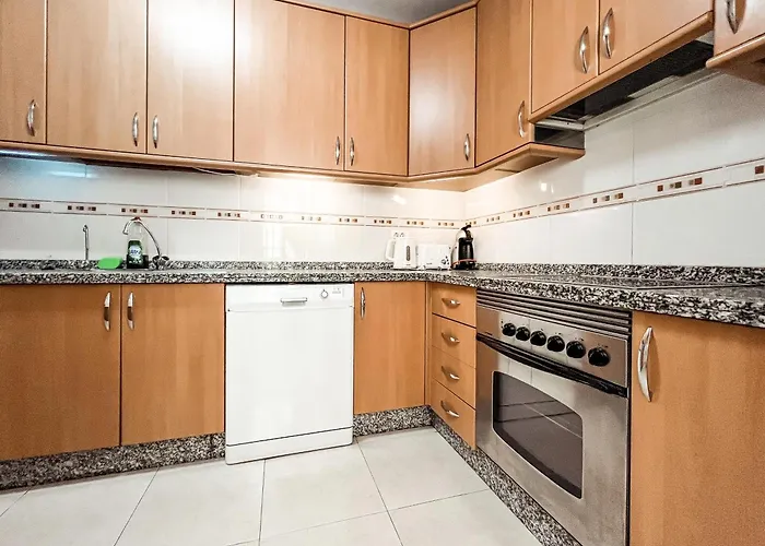 Townhouse With Ac In Callao Salvaje, Sonia, Cs148